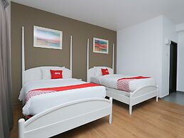 OYO 89915 East Mount Hotel