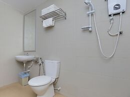 OYO 89915 East Mount Hotel