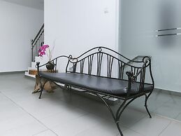 OYO 89915 East Mount Hotel