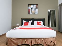 OYO 89915 East Mount Hotel