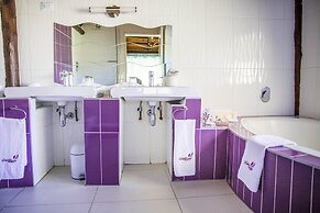 TshiBerry Bed & Breakfast