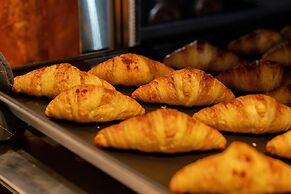 Hotel AQUA CITTA Naha