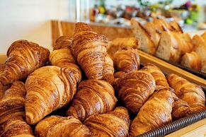 Hotel AQUA CITTA Naha