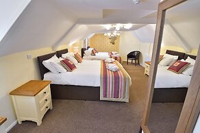 The Royal Victoria & Bull Hotel