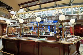 The Royal Victoria & Bull Hotel