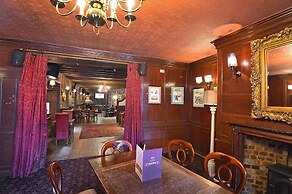The Royal Victoria & Bull Hotel