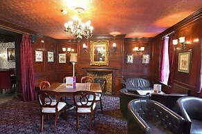 The Royal Victoria & Bull Hotel