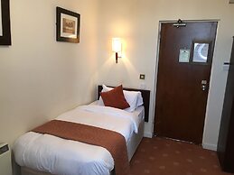 The Royal Victoria & Bull Hotel