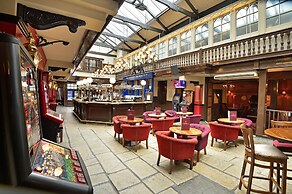 The Royal Victoria & Bull Hotel