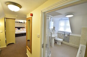 The Royal Victoria & Bull Hotel