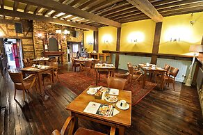 The Royal Victoria & Bull Hotel