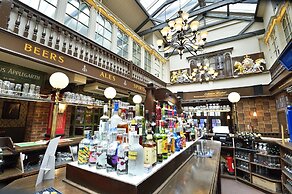 The Royal Victoria & Bull Hotel