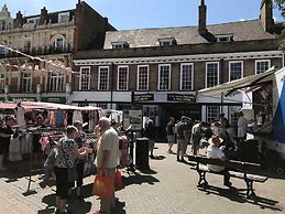 The Royal Victoria & Bull Hotel