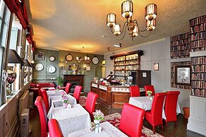 The Royal Victoria & Bull Hotel