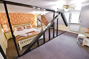 The Royal Victoria & Bull Hotel