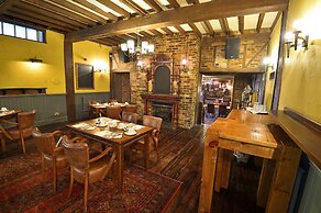 The Royal Victoria & Bull Hotel