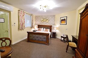 The Royal Victoria & Bull Hotel