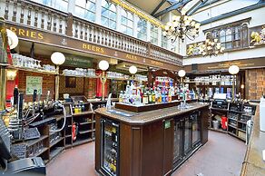 The Royal Victoria & Bull Hotel
