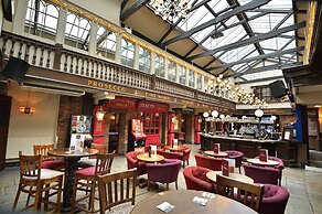 The Royal Victoria & Bull Hotel