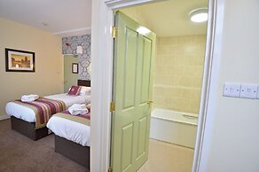 The Royal Victoria & Bull Hotel