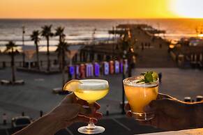 Inn at the Pier Pismo Beach, Curio Collection by Hilton