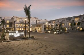 Inn at the Pier Pismo Beach, Curio Collection by Hilton