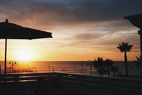 Inn at the Pier Pismo Beach, Curio Collection by Hilton