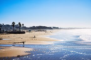 Inn at the Pier Pismo Beach, Curio Collection by Hilton