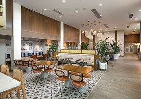 Inn at the Pier Pismo Beach, Curio Collection by Hilton