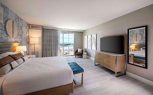 Inn at the Pier Pismo Beach, Curio Collection by Hilton