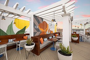 Inn at the Pier Pismo Beach, Curio Collection by Hilton