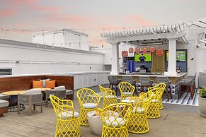 Inn at the Pier Pismo Beach, Curio Collection by Hilton