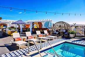 Inn at the Pier Pismo Beach, Curio Collection by Hilton