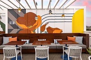 Inn at the Pier Pismo Beach, Curio Collection by Hilton