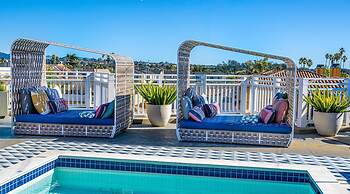 Inn at the Pier Pismo Beach, Curio Collection by Hilton