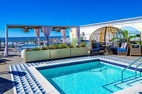 Inn at the Pier Pismo Beach, Curio Collection by Hilton