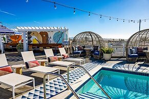 Inn at the Pier Pismo Beach, Curio Collection by Hilton