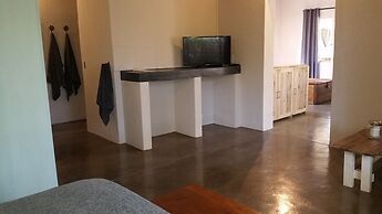 24 Degrees Self-Catering