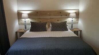 24 Degrees Self-Catering