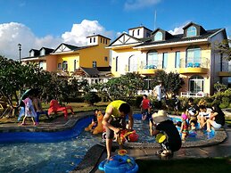 Bohemian Holiday Inn