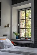 The Faces Petrogradskaya