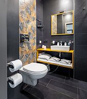 The Faces Petrogradskaya