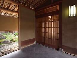 SUKIYA-zukuri Suehiro House