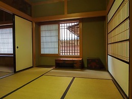 SUKIYA-zukuri Suehiro House