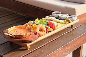 Alacati Limonaia Hotel