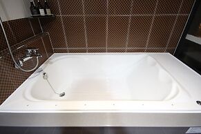 Brown Dot Hotel Jinhae