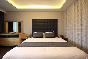 Brown Dot Hotel Jinhae