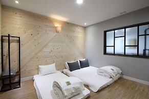 Brown Dot Hotel Jinhae