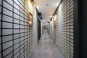 Brown Dot Hotel Jinhae