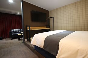 Brown Dot Hotel Jinhae